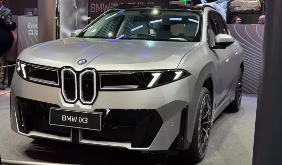 Khách hàng ồ ạt đặt cọc mua BMW iX3 dù chưa được sờ tận tay xe tại đại lý