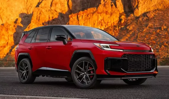 Mẫu SUV bán chạy như tôm tươi của Toyota có danh sách chờ như siêu xe
