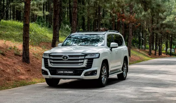 Toyota Land Cruiser 300 Series phiên bản hybrid chính thức ra mắt Việt Nam, giá từ 4,71 tỷ đồng