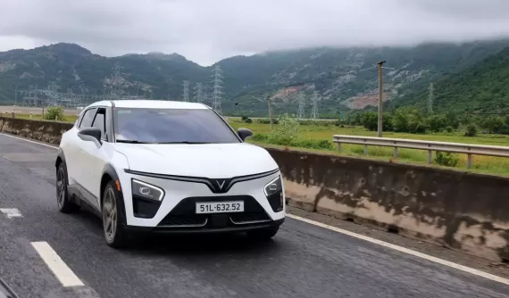 Doanh số SUV cỡ C tháng 8/2026: Chỉ mình VinFast VF 7 tăng trưởng dương