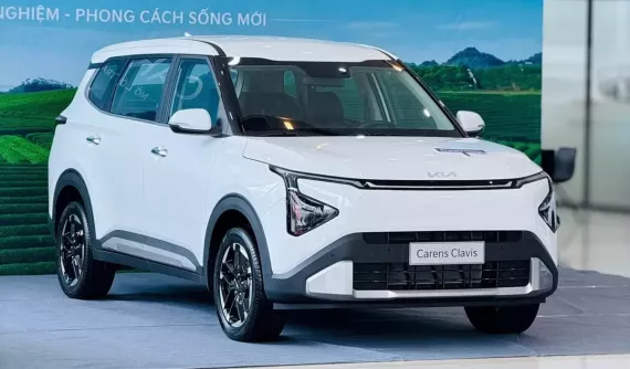 Ngắm hình ảnh "bằng xương, bằng thịt" của Kia Carens Clavis tại đại lý Việt: thiết kế mới, trang bị "xịn" hơn