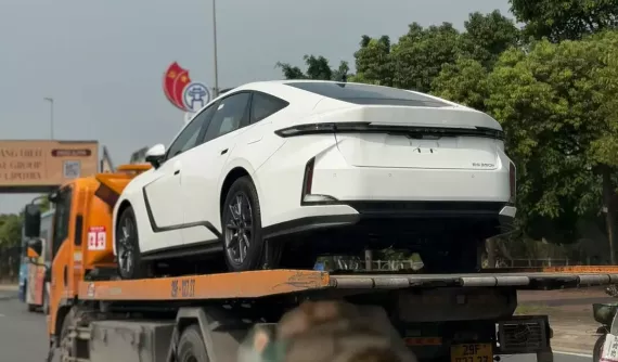 Lexus ES thế hệ mới xuất hiện trên đường phố Việt Nam, ra mắt vào tháng sau
