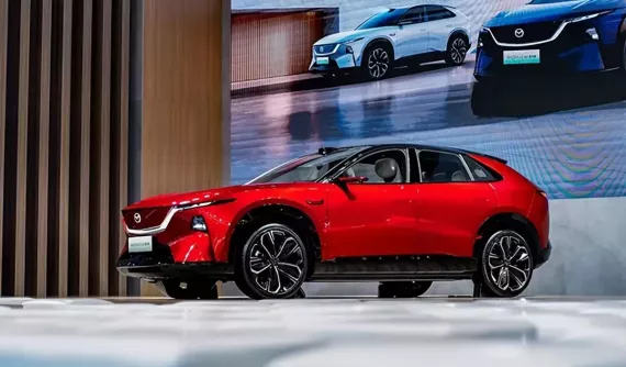 Sau hơn 1 năm ra mắt, Mazda CX-6e được nâng cấp nhẹ, bổ sung tính năng “tự lái”