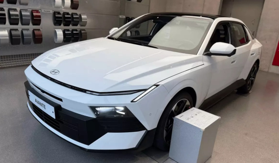 Bất chấp tranh cãi về giá, Hyundai Elantra thế hệ mới vẫn bán chạy như tôm tươi