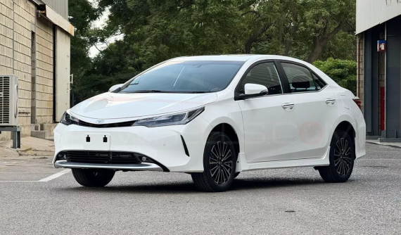 Toyota Corolla Altis thế hệ cũ chưa nghỉ hưu mà được bổ sung phiên bản nâng cấp