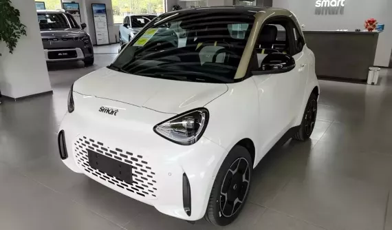Ô tô điện "bé hạt tiêu" Smart #2 đã có mặt tại đại lý với thiết kế hai cửa, hai chỗ ngồi và cửa cốp mở hai chiều