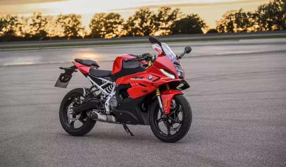 BMW F 450 RR ra mắt như phiên bản thu nhỏ và giá rẻ của "cá mập" S 1000 RR