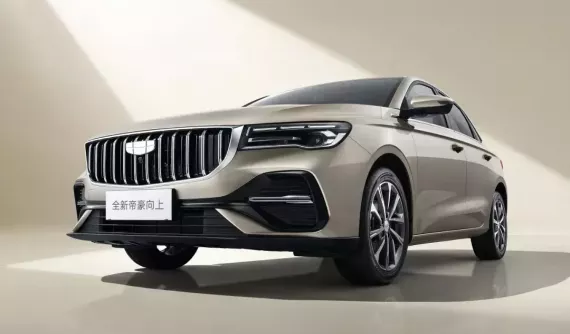 Sedan gia đình Geely Emgrand 2027 ra mắt với màn hình 12,8 inch và camera 540°
