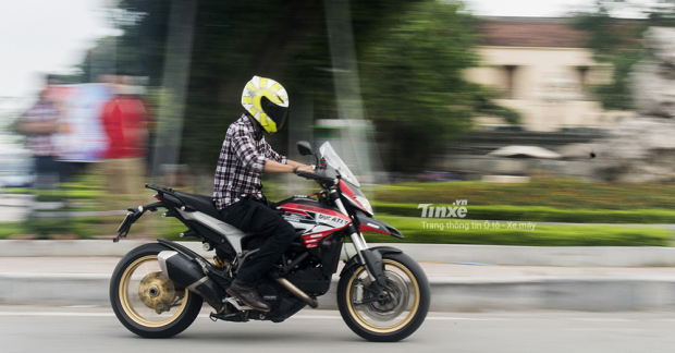 Ngắm chiến mã Ducati Hypermotard 821 SP cùng loạt đồ chơi cực khủng trị giá  hàng trăm triệu đồng tại Hà Nội  CafeAutoVn