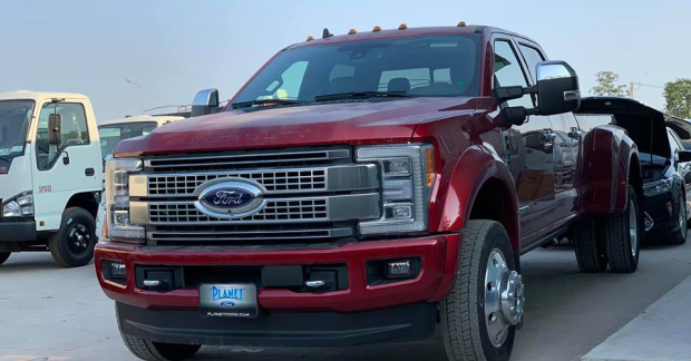 Xe bán tải hạng nặng Ford Super Duty F-450 Platinum 2019 bất ngờ cập ...