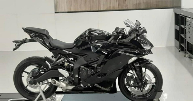 Nguyễn Đắc Toản ZX6R ODO chuẩn 2900km quá keng chủ mua new ~ 30,000 usd năm