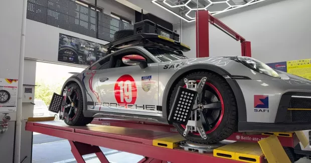 Thông Tin Về Chiếc Porsche 911 Dakar