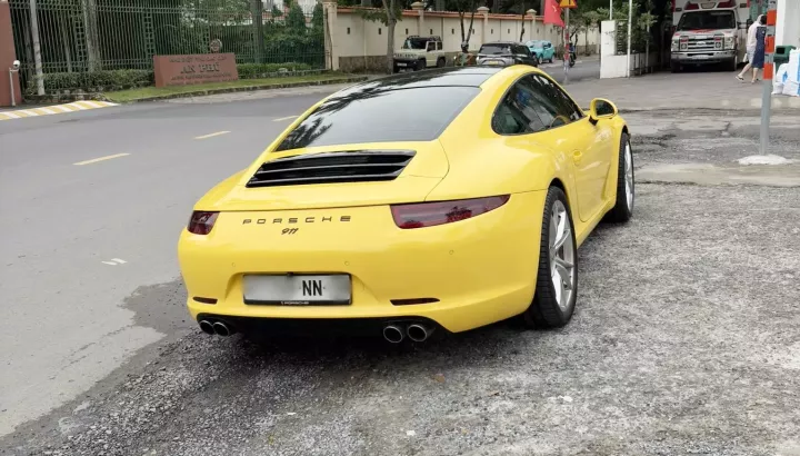 Tậu xe Porsche 911 991 gần 10 năm, anh chàng ngoại quốc này vẫn để trong garage xe ở Tp.HCM