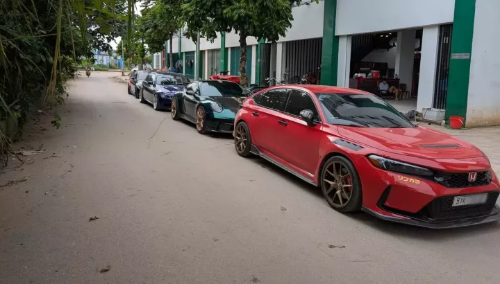 Những người chơi xe độc lạ ở Hà Nội tụ tập: Đã Honda Civic Type R còn có Porsche 911 "GT3"