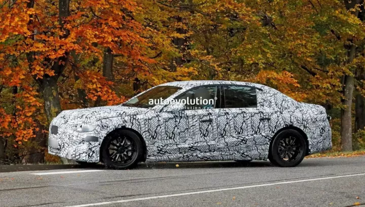 Mercedes-Benz E-Class EQ 2028 lần đầu tiên bị phát hiện