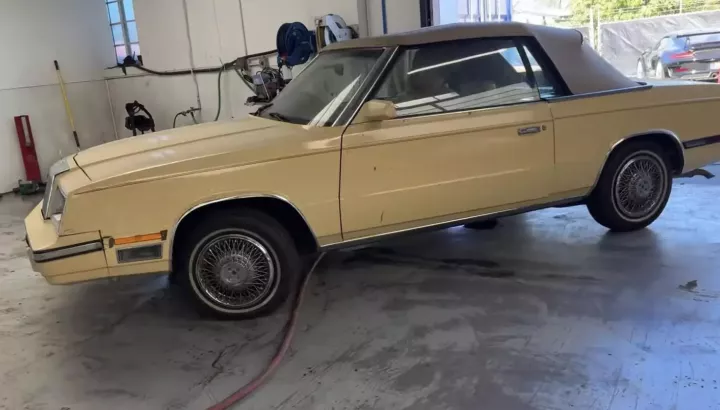 Đam mê vô giá khi "ông chủ" này chi trả 263 triệu đồng để làm lại chiếc Chrysler chỉ đáng 21 triệu đồng