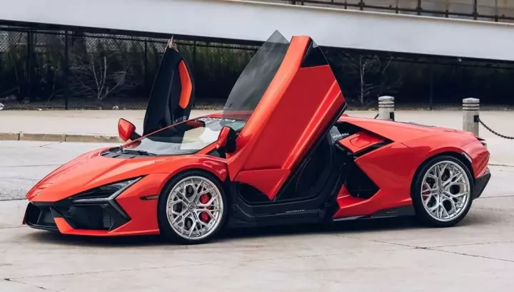Lamborghini Revuelto đã màu đỏ cam nóng bỏng lại còn trang bị bộ mâm quá ấn tượng