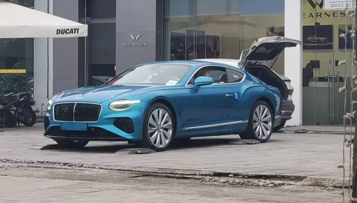 Chi tiết Bentley Continental GT thế hệ mới vừa "hạ lốp" tại Việt Nam