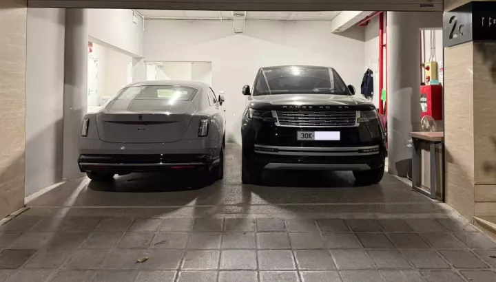 Nữ doanh nhân Hà Nội tậu xe điện Rolls-Royce Spectre