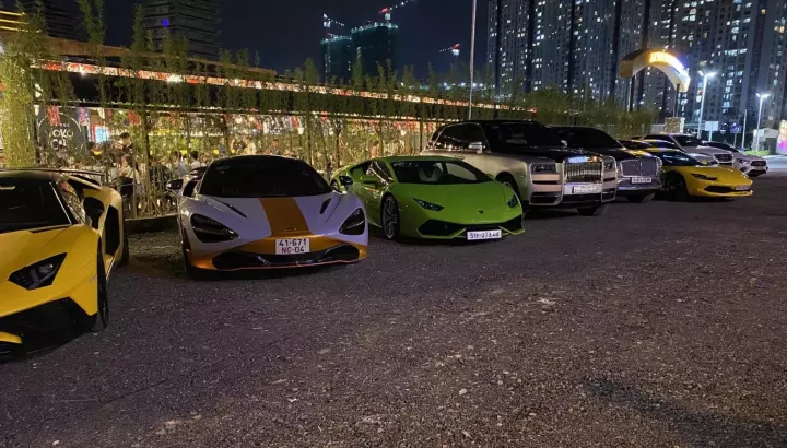 Dàn siêu xe hơn 100 tỷ đồng bất ngờ tụ tập tại Tp.HCM: Lamborghini Huracan của Phan Thành tái xuất