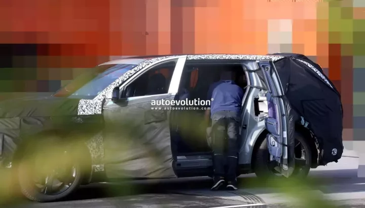 Xe Hàn Quốc Genesis GV90 2027 bị phát hiện có cửa mở ngược như xe Rolls-Royce