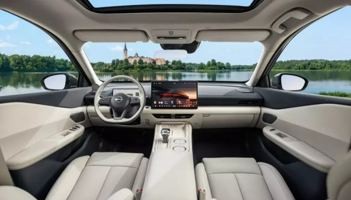 Hé lộ nội thất của Nissan Teana - xe xăng đầu tiên trên thế giới dùng buồng lái thông minh Huawei