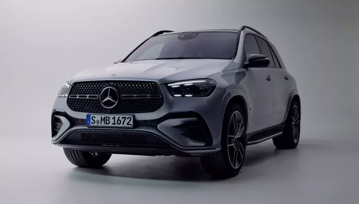Mercedes-Benz GLE 400e 4Matic 2026 chính thức ra mắt Việt Nam, có thể chạy 114 km mà không tốn xăng