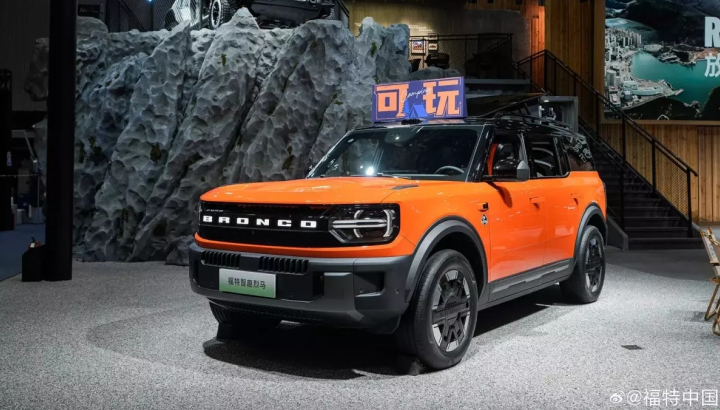 Vén màn Ford Bronco Basecamp hoàn toàn mới với kích thước như SUV cỡ lớn, giá ngang SUV cỡ C