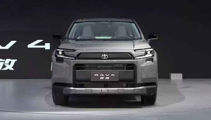 Toyota RAV4 2026 ra mắt tại thị trường hàng xóm của Việt Nam với màn hình lớn hơn và giá rẻ hơn