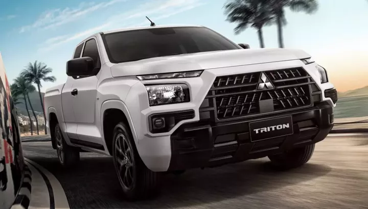 Vén màn Mitsubishi Triton Street 2026 với thiết kế đầu xe khác biệt và máy dầu yếu hơn