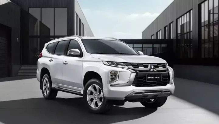 Ra mắt Mitsubishi Pajero Sport phiên bản tiêu chuẩn mới với giá dưới 1 tỷ đồng