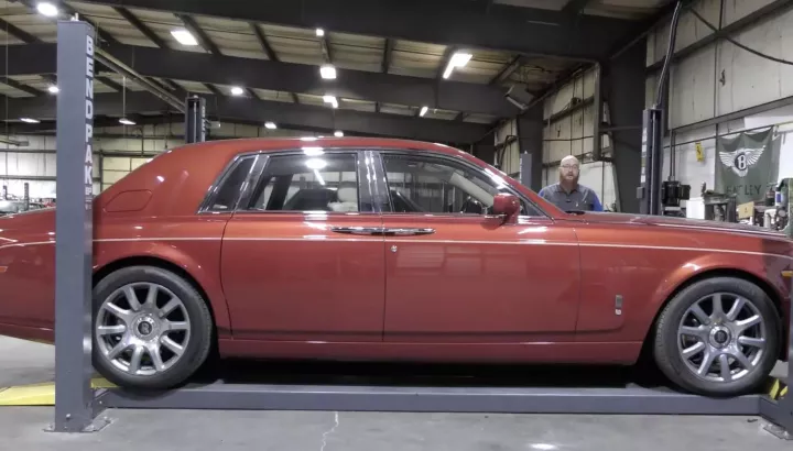 Chủ xe Rolls-Royce phải trả 53 triệu đồng chỉ để thay miếng đệm có giá 79.000 VNĐ