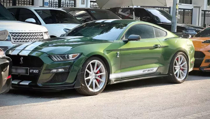 Ford Mustang máy V8 5.0 được độ body kit Shelby GT500