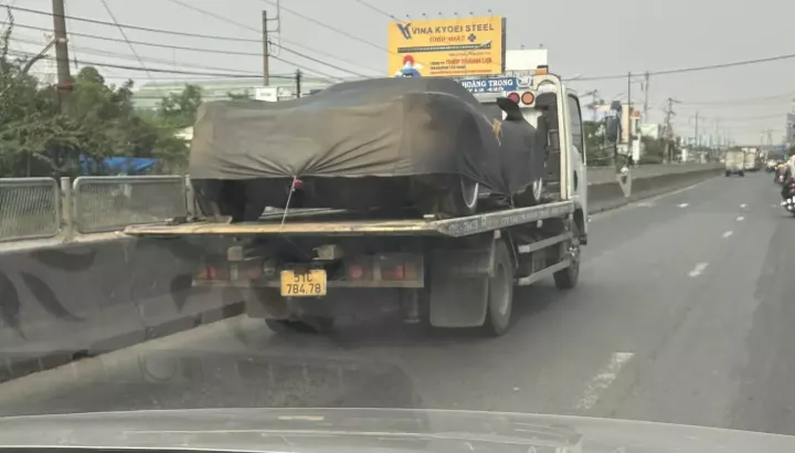 Pagani Huayra của Minh "Nhựa" bị bắt gặp vận chuyển từ Tây Ninh