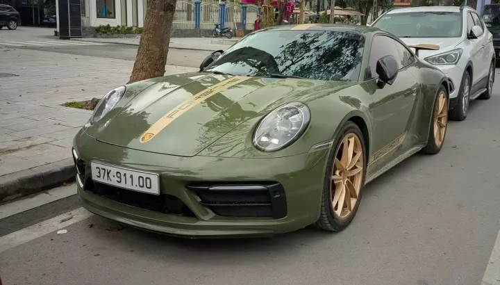 Porsche 911 S đẹp mắt ở Nghệ An, màu sơn đến biển số đều đẳng cấp
