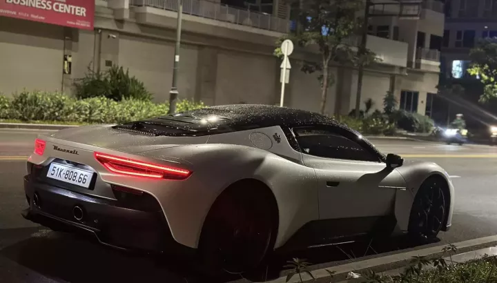 Maserati MC20 mang màu trắng nhám đẹp mắt ở Tp.HCM