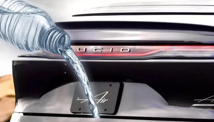 Ô tô điện "chết cứng" vì nước đổ trong cốp, tiền sửa ngang tiền mua Toyota Corolla cũ