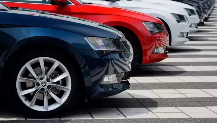 Người tiêu dùng quay lại với xe dùng động cơ đốt trong