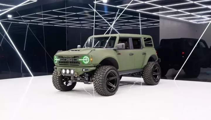 Ford Bronco mang dáng dấp quân đội đẹp mắt