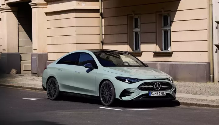 Mercedes-Benz CLA 220 hybrid 2026 trình làng, dùng động cơ phát triển cùng với Geely