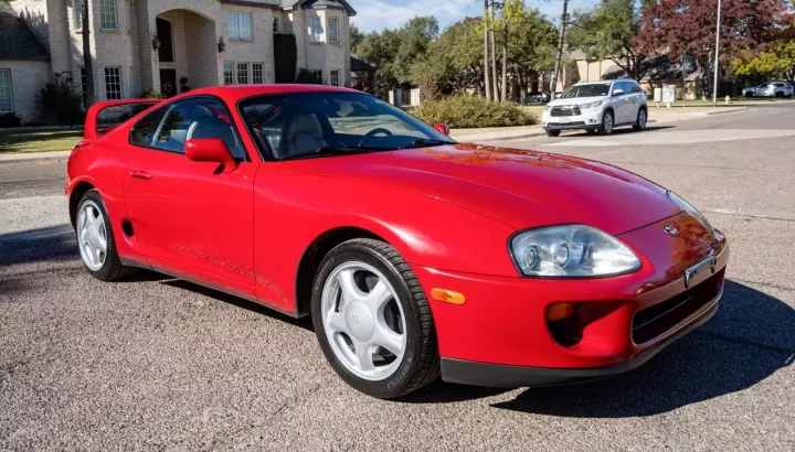 Con trai bán xe Toyota Supra của bố mua 32 năm trước để tậu Cadillac Escalade mới