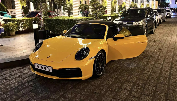 Doanh nhân Tp.HCM tậu xe mui trần Porsche 911 Targa 992