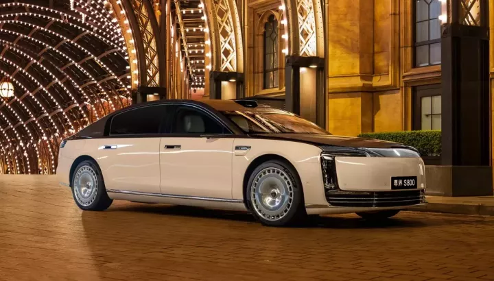 BMW 7-Series bán kém tân binh của Huawei trong phân khúc xe có giá trên 100.000 USD