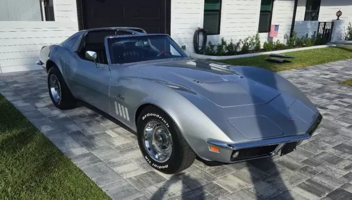 Chiếc Chevrolet Corvette Stingray 1969 được bán hơn 1,3 tỷ đồng,"Qua" Vũ sở hữu tận 2 chiếc ở Việt Nam