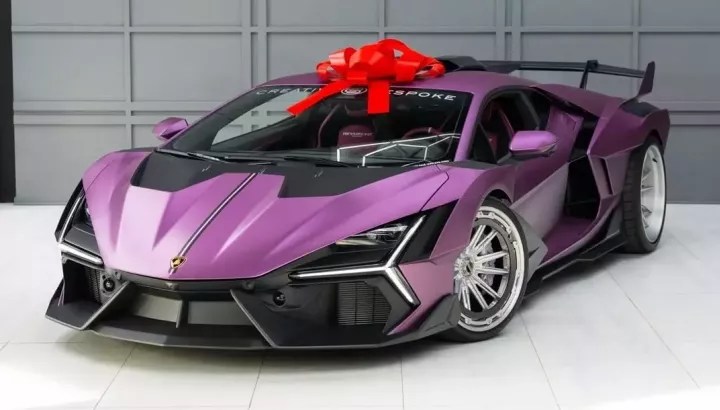 Lamborghini Revuelto trông sắc sảo hơn không chỉ màu tím mà còn body kit thân rộng, mâm độ đẹp mắt
