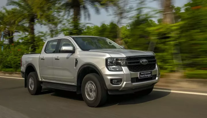 Từ ngày 1/1/2026, giá xe bán tải tại Việt Nam dự kiến tăng vọt trong khi xe hybrid lại rẻ hơn