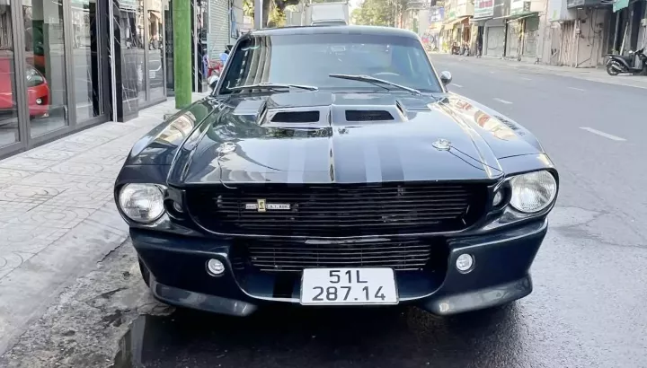 Đầu năm  mới "Qua" Vũ lại gây bất ngờ cho giới mê xe độc tại Việt Nam khi lái Ford Mustang độ Eleanor