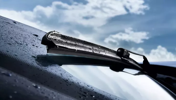 Bao lâu thì nên thay cần gạt nước ô tô?