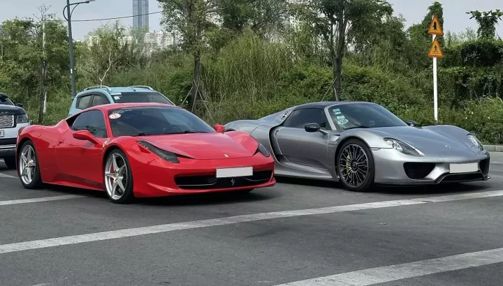 Cặp đôi siêu xe khủng của tỷ phú USD Việt Nam dạo phố đầu Xuân 2026