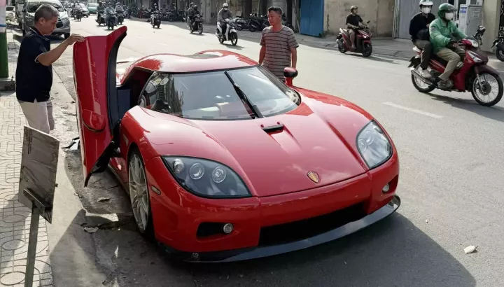 Đầu năm 2026, siêu phẩm Koenigsegg CCX được mang ra tắm nắng